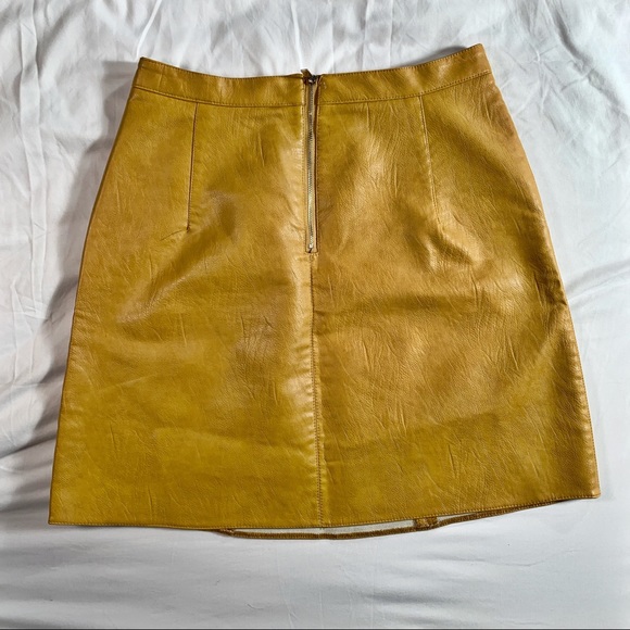 Vintage Yellow Faux Leather Mini Skirt | Size 6 | Y2K Vibes - Picture 2 of 2